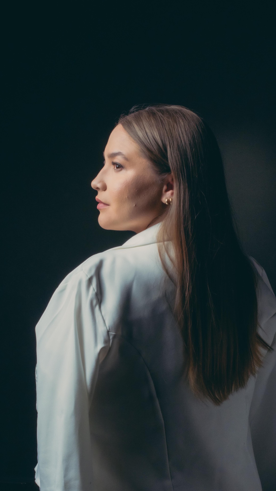 Retrato de perfil da advogada Isabela Bortoncello